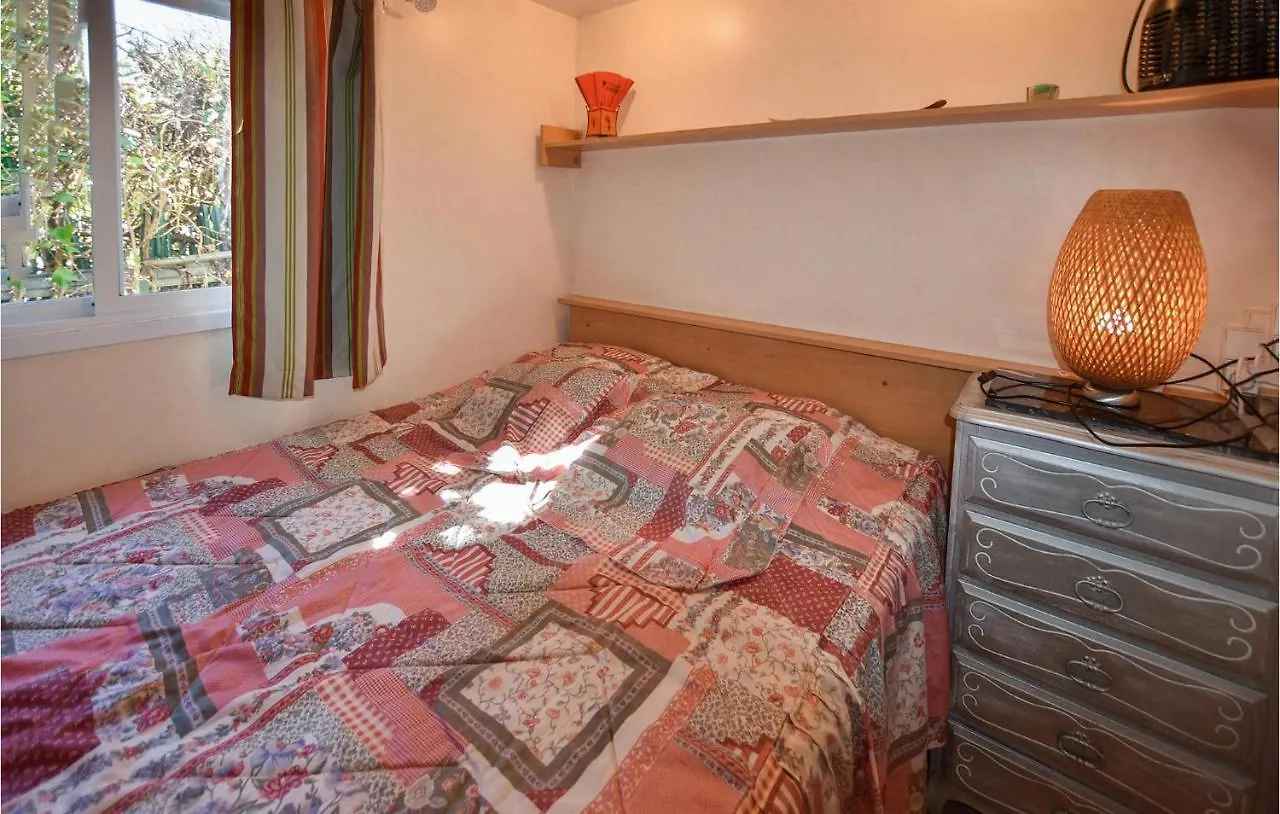 Gorgeous Stacaravan In Entraigues-Sur-La-Sorgue France