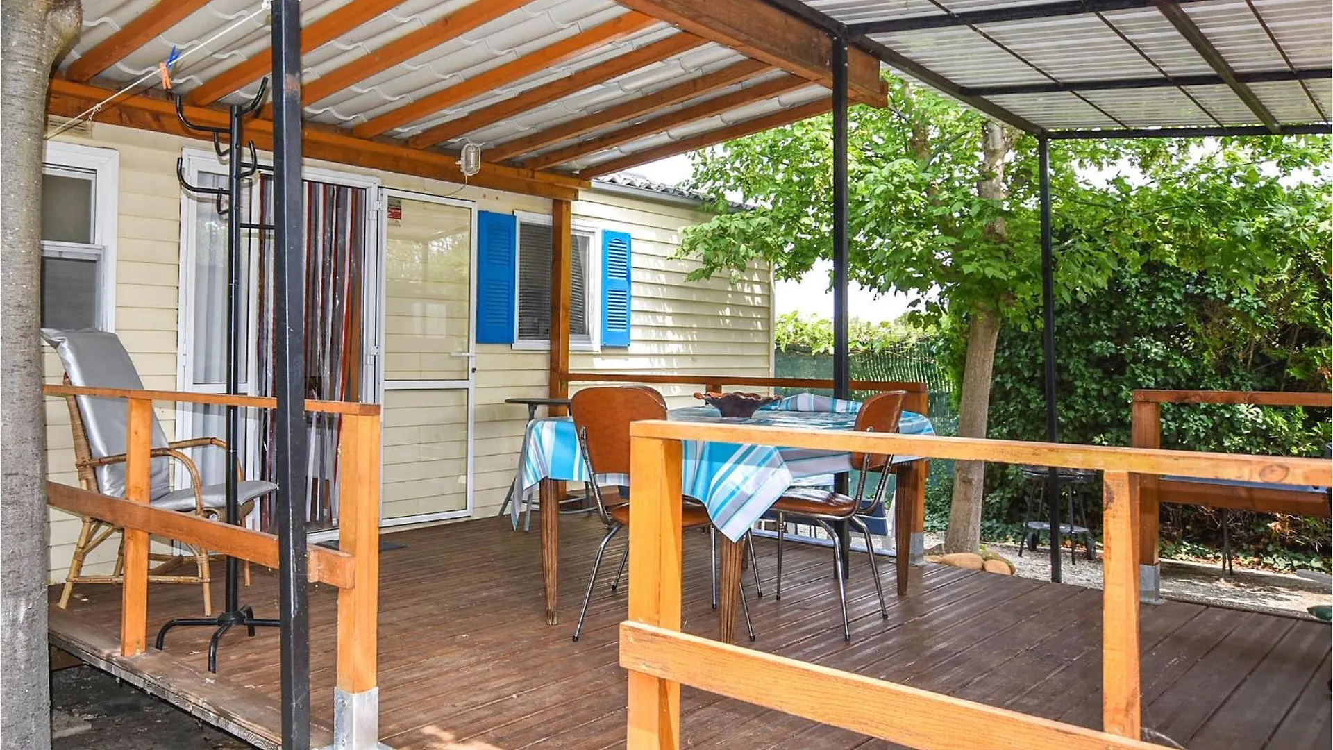 Gorgeous Stacaravan In Entraigues-Sur-La-Sorgue 0*,