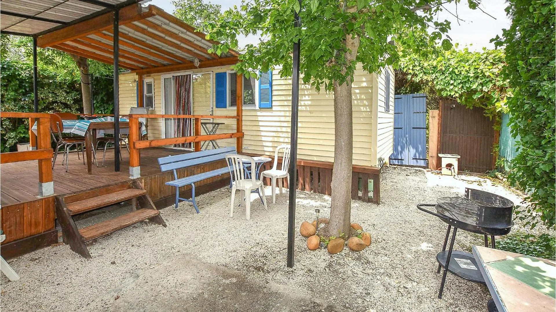 Campsite Gorgeous Stacaravan In Entraigues-Sur-La-Sorgue