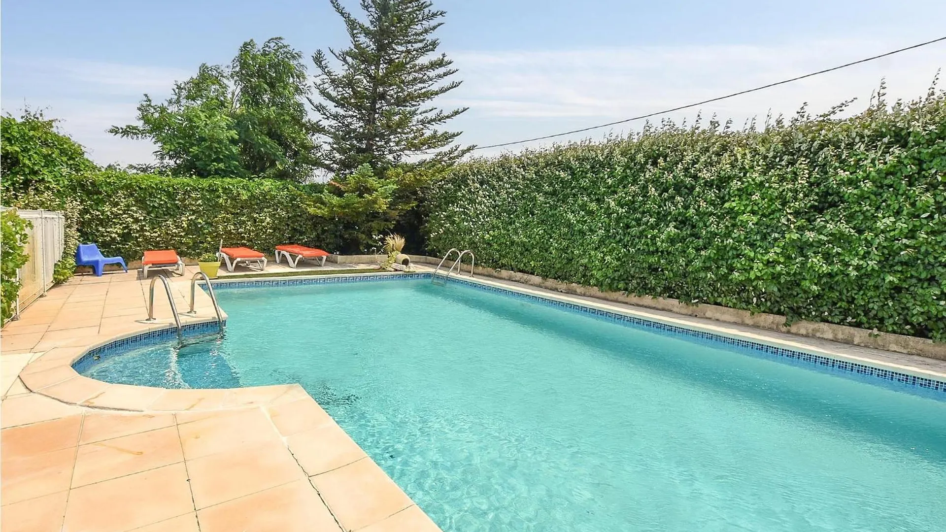 Gorgeous Stacaravan In Entraigues-Sur-La-Sorgue