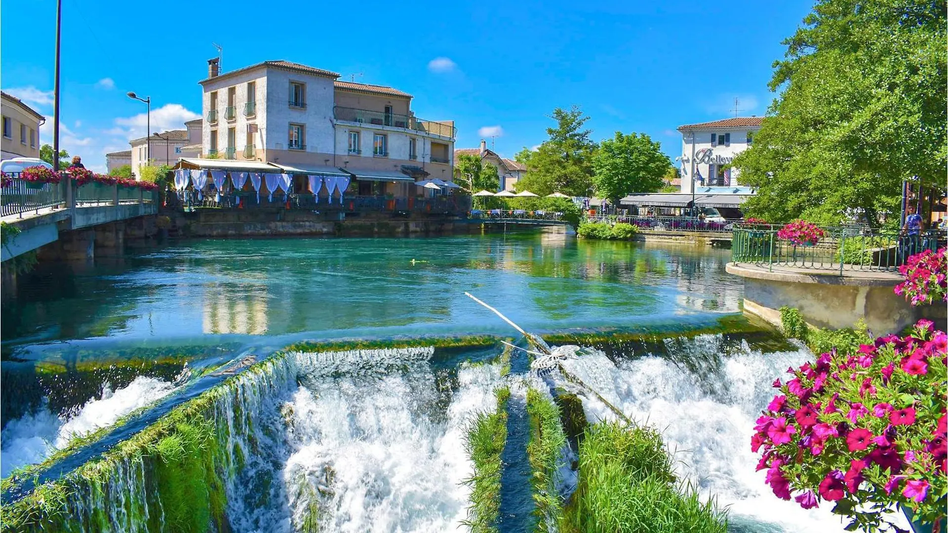 Campsite Gorgeous Stacaravan In Entraigues-Sur-La-Sorgue