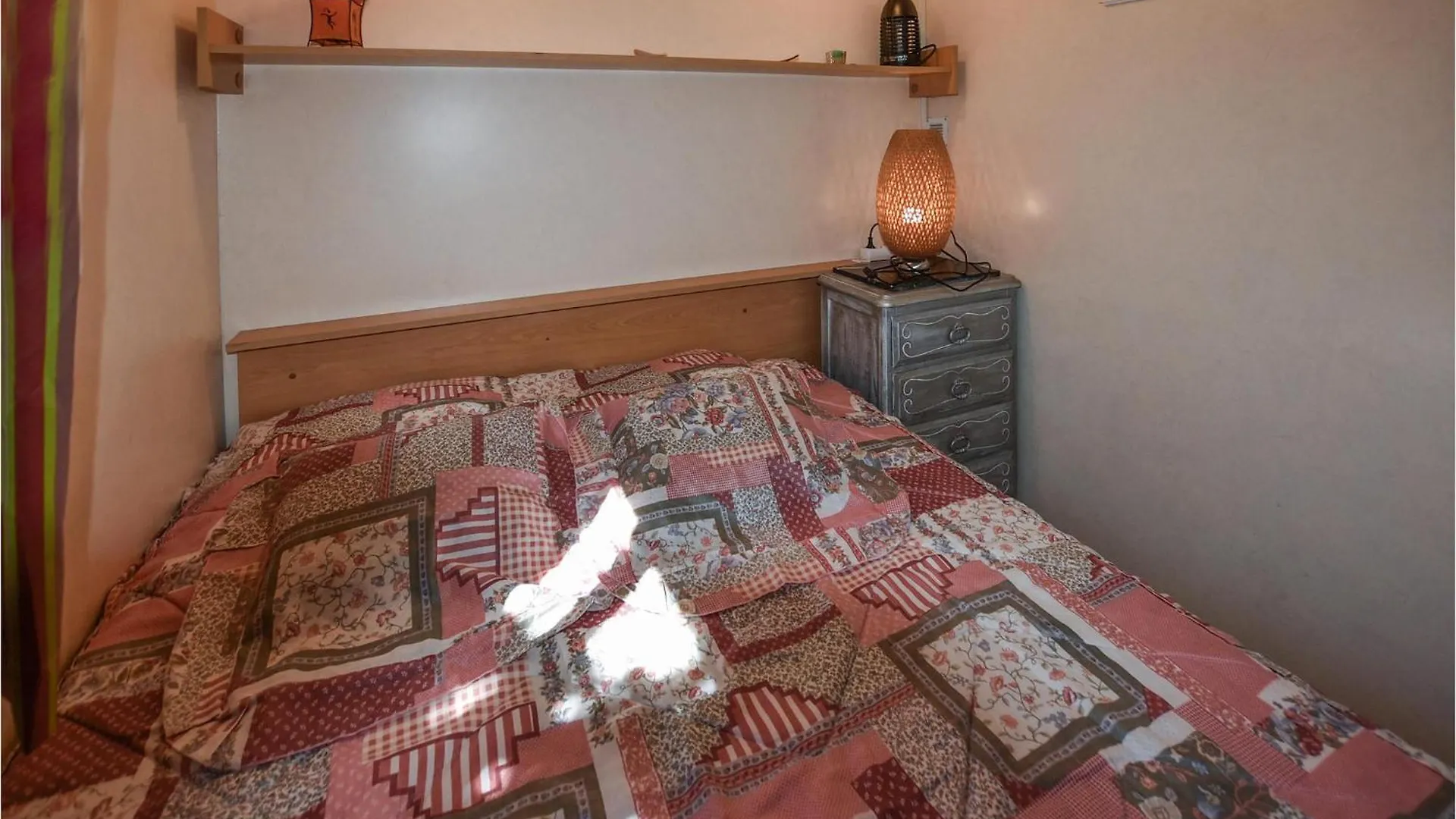 Gorgeous Stacaravan In Entraigues-Sur-La-Sorgue France